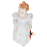 Mädchen stehend,mit Puppe, Bunt staffiert, H 16,5 cm