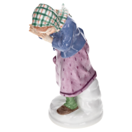 Mädchen Schneeball abwehrend, H 13 cm