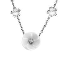 Collier Royal Blossom Bouquet, 750 Weißgold, 7 Blüten XS/S/M, 1 Porzellanblüte M, 1 Brillant 0,04 ct, TW, VSI, Vollschliff Gut, 2
