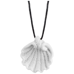 Schmuckanhänger Muschel, Markenzeichen Meissen, 1 Schwert, kobaltblau, weißer Rand, Aquatinta, 3 x 2,7 cm