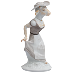 Kuh Mrs. Respect, Bunt und gold staffiert, H 18,5 cm