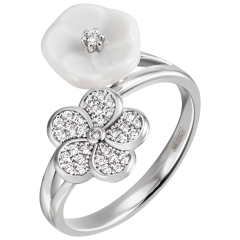Ring Royla Blossom Pavé, 750 white gold, 52mm, 1 Blossom S pavé,  1 porcelain blossom S, 32 brilliants 0,158 ct, TW, VSI, full cut