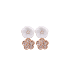 Ohrstecker Royal Blossom Pavé, 750 Roségold, 2 Blüten S pavé, 2 Porzellanblüten S, 64 Brillanten, 0,316 ct, TW, VSI, Vollschliff G